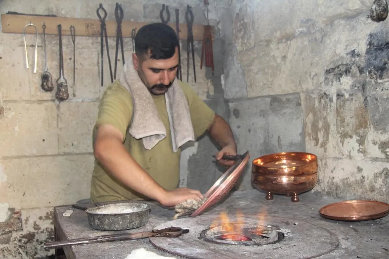 Sıcaklık 200 dereceyi buluyor! Yaz kış demeden zorlu mesai