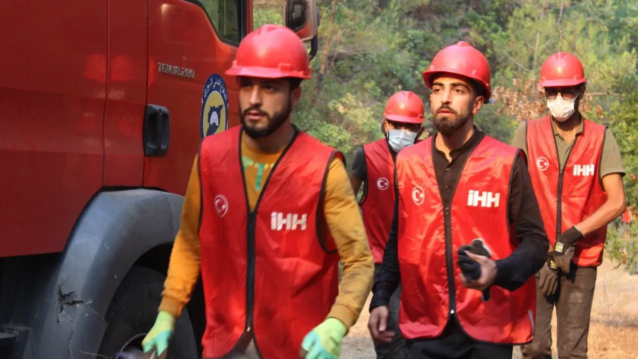 Suriye'nin Türkmen köyünde orman yangınları devam ediyor!