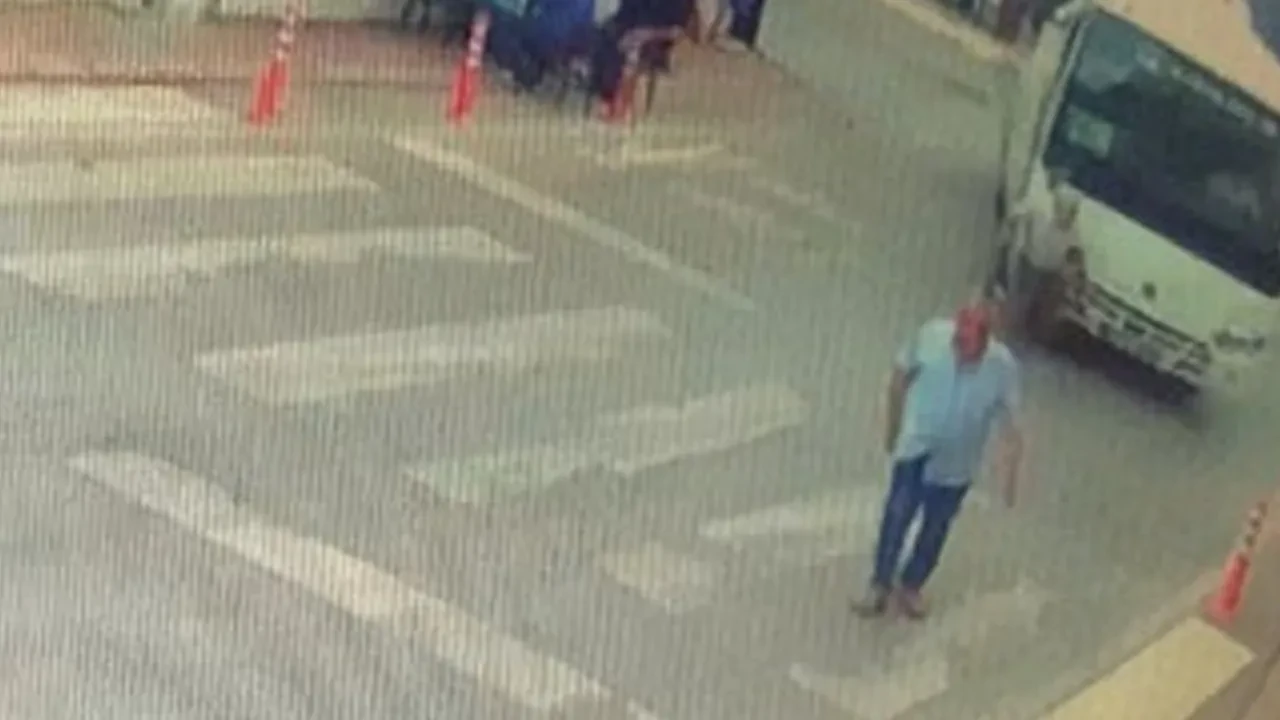 Yaşlı adam minibüsün altında kaldı, metrelerce sürüklendi