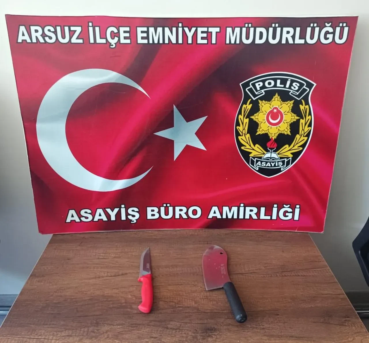 Yol verme kavgasında satırla saldıran şüpheliler tutuklandı