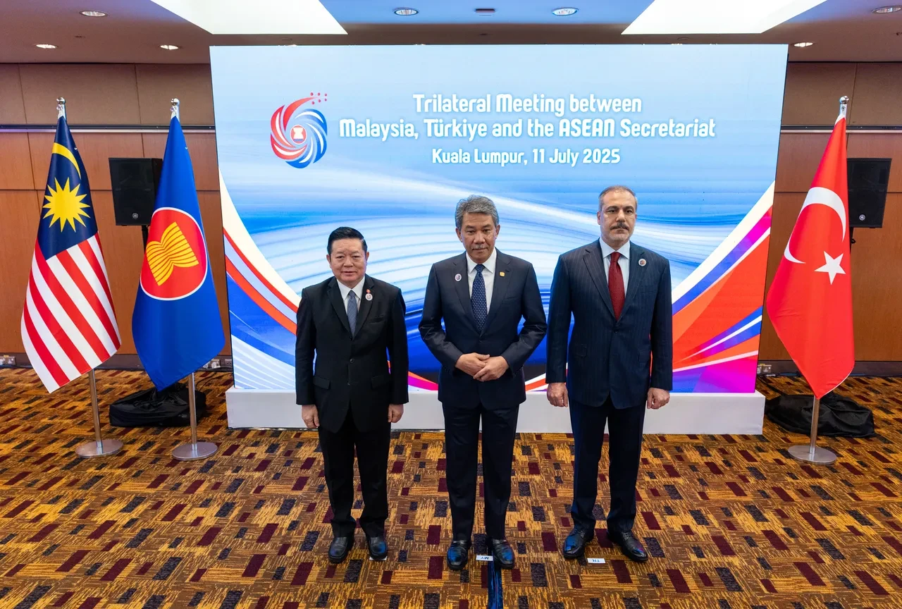 Bakan Fidan'dan peş peşe kritik temaslar