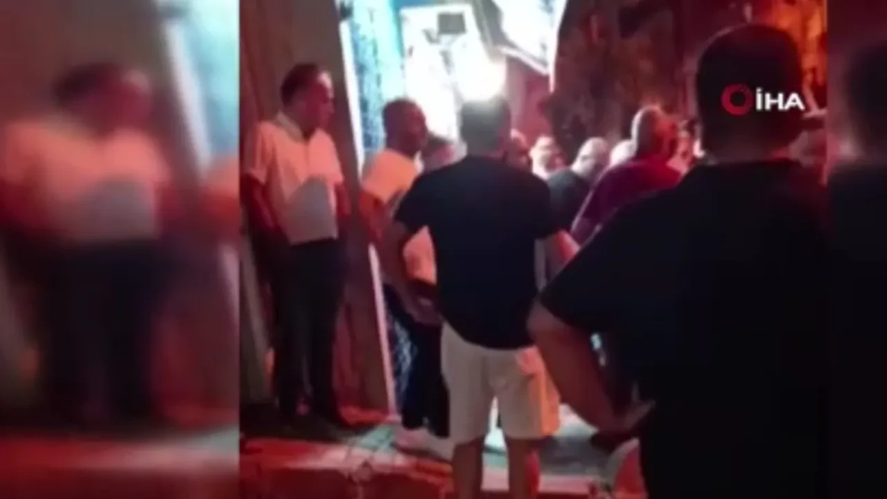 Esenler'de sokak karıştı! Kavga sırasında bir kişinin kulağı kesildi