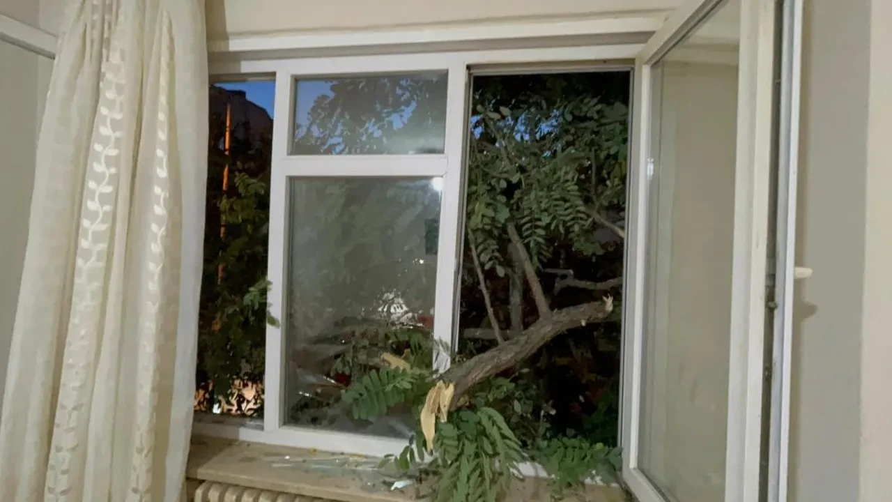 Evinin balkonunda kahve içerken hayatının şokunu yaşadı! Bir anda büyük bir gürültü koptu