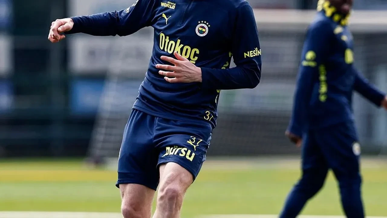 Fenerbahçe yıldız futbolcusunu geri getiriyor! Transferde anlaşma sağlandı