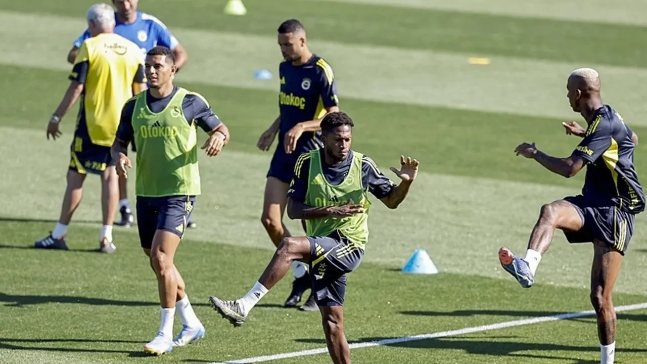 Fenerbahçe'den sürpriz transfer! Gece yarısı duyurdular