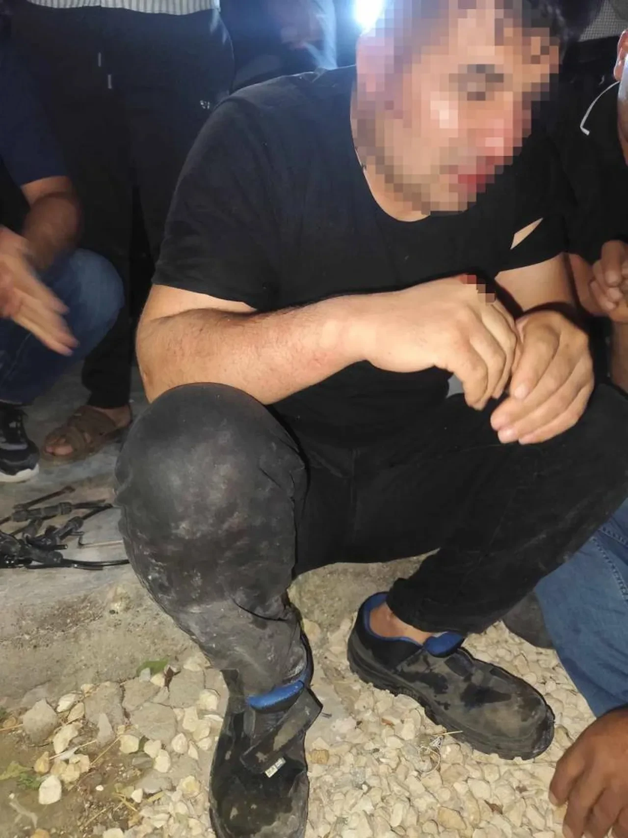 Güneş paneli çalarken mahalleli paketledi! '200 bin TL'lik panelleri 20 bine satıyorlar'