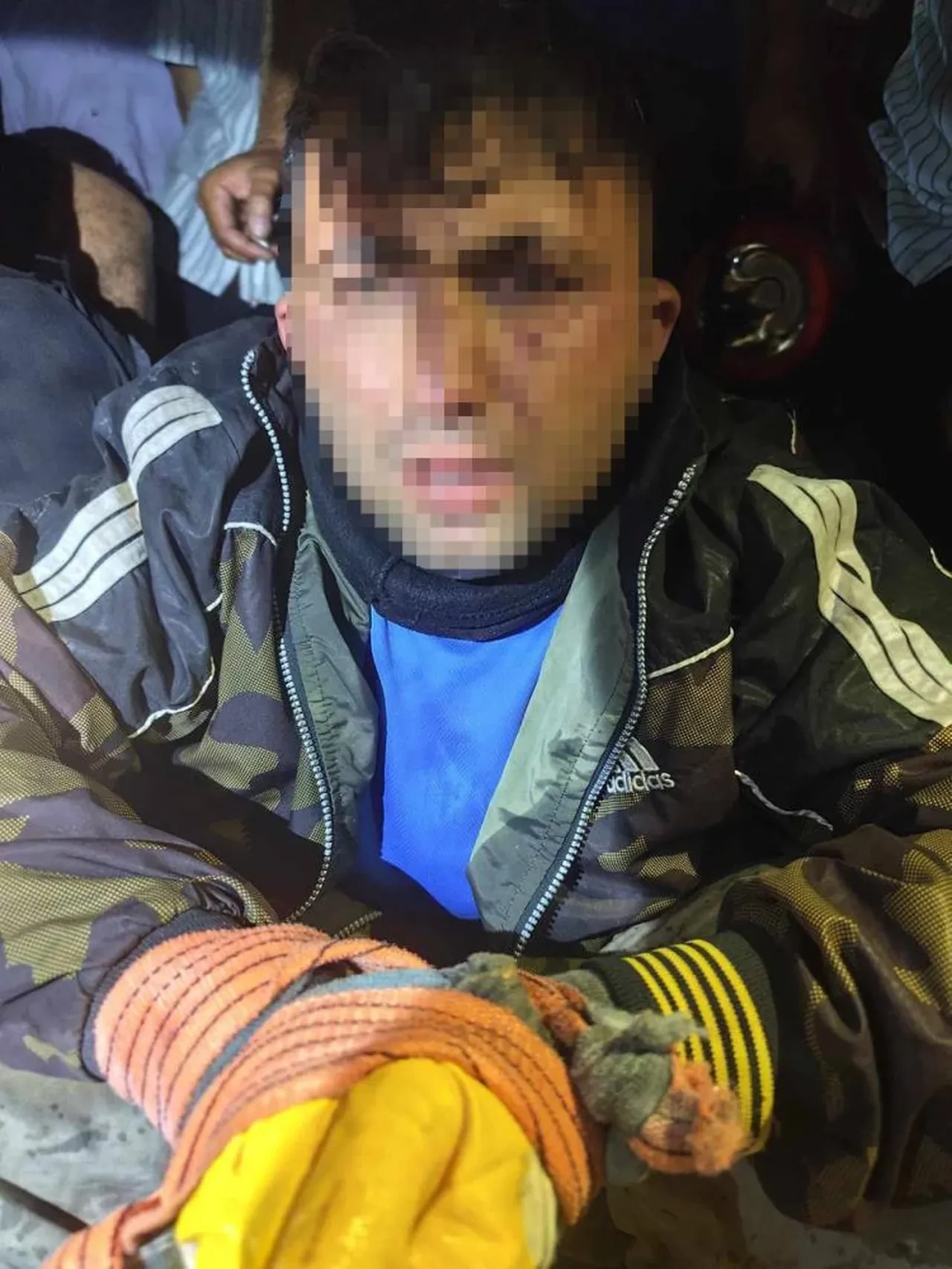 Güneş paneli çalarken mahalleli paketledi! '200 bin TL'lik panelleri 20 bine satıyorlar'