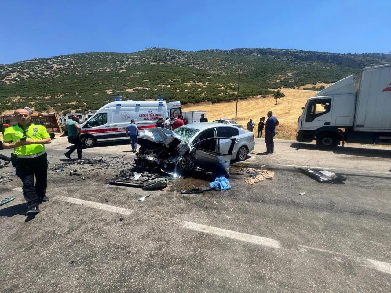 Isparta'da feci kaza! Kafa kafaya çarpıştılar: Ölü ve yaralılar var