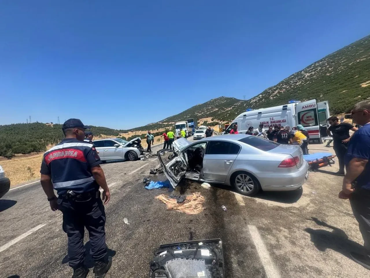 Isparta'da feci kaza! Kafa kafaya çarpıştılar: Ölü ve yaralılar var