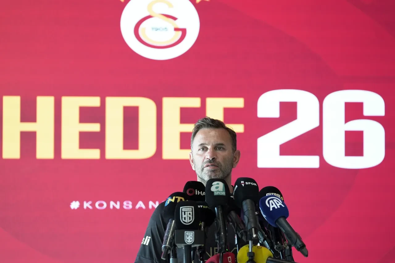 Okan Buruk'tan transfer açıklaması! Osimhen ve Hakan Çalhanoğlu için flaş sözler