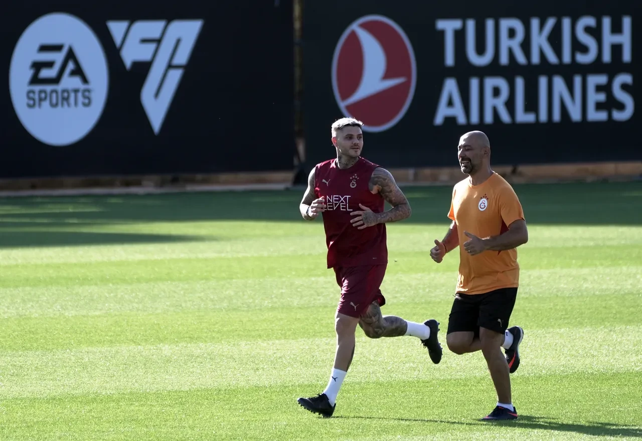 Okan Buruk'tan transfer açıklaması! Osimhen ve Hakan Çalhanoğlu için flaş sözler