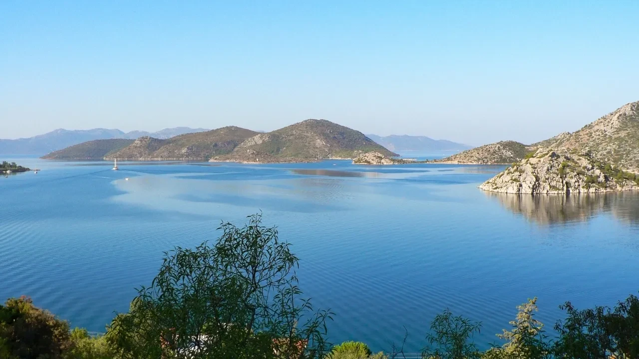 Sakin, doğa ile iç içe tatil arayanlar buraya! Türkiye'de gidebileceğiniz tatil yerleri: Muğla, Çanakkale, İzmir... Her biri eşsiz güzellik sunuyor