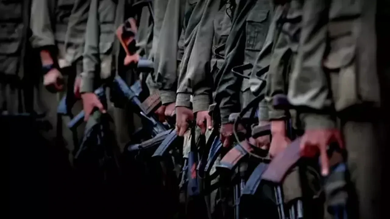 Terör örgütü PKK'nın silah bıraktığı tarihi günün dünyadaki örnekleri, işte yaşanan süreçler