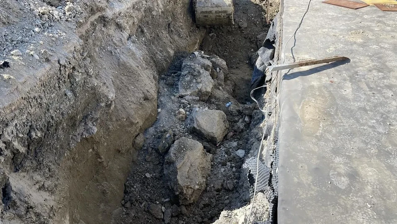 Tünel çevresinde göçük! 2 işçi toprak altında kaldı