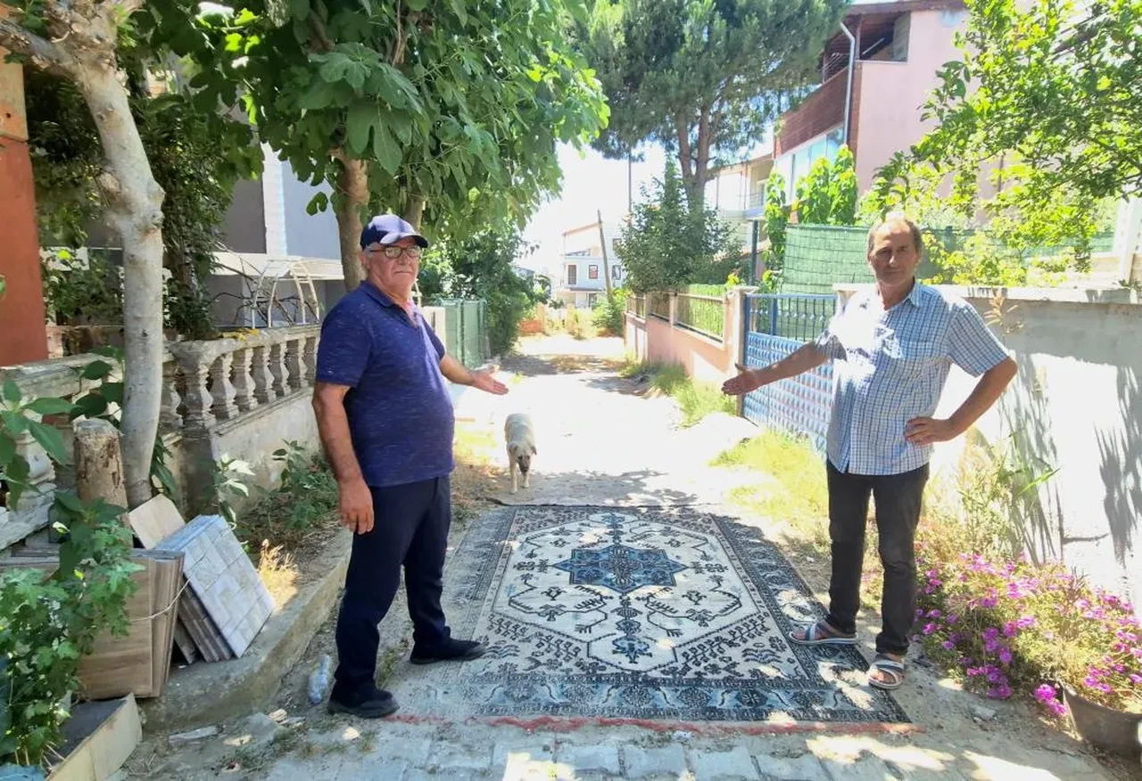 Vatandaşı yol çilesine ilginç çözüm! Öyle bir şey yaptılar ki... 