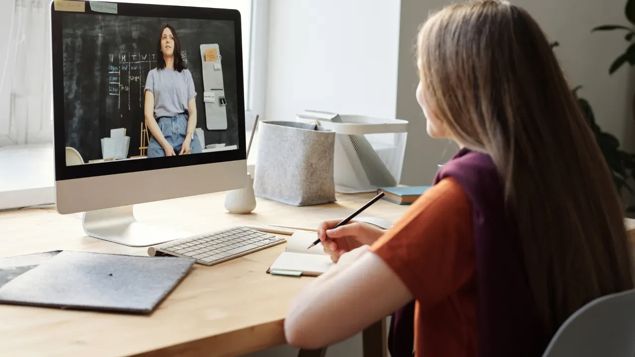 Videoları 2x'de izleyenler dikkat! Zaman kazanırken bilgilerinizi kaybediyorsunuz