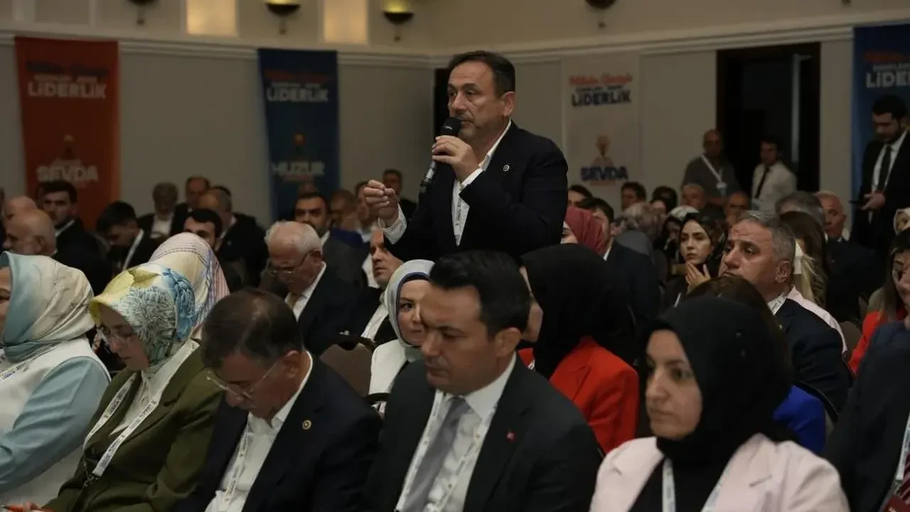AK Parti kampında yeni format: Bakanlar ve milletvekilleri soru cevap yaptı