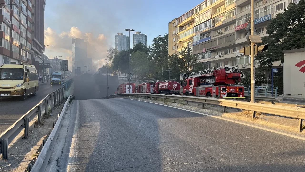 Beşiktaş'ta halk otobüsü bir anda alev aldı