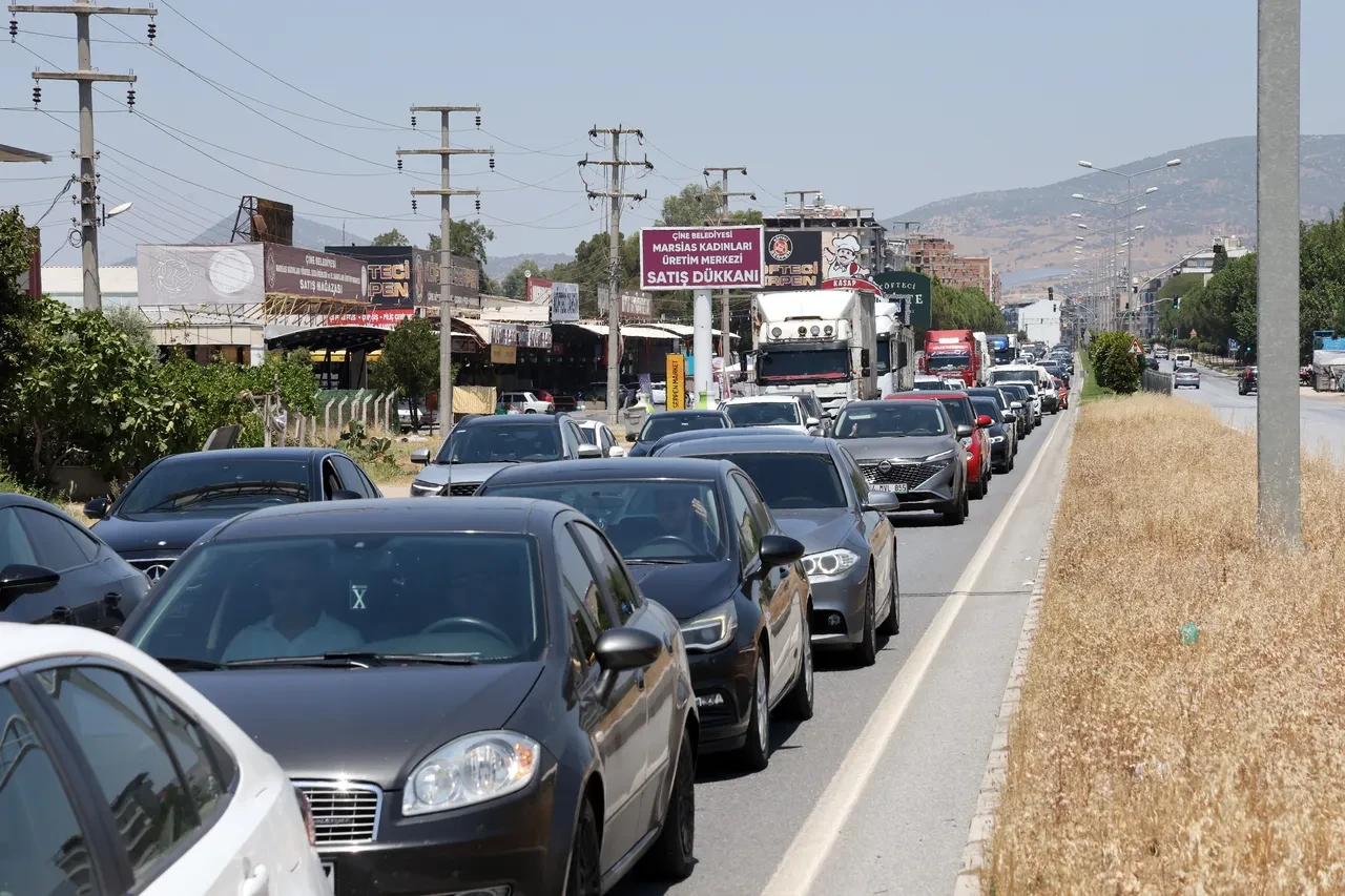 Bir ucu Aydın, diğer ucu Muğla’da! 60 kilometrelik araç kuyruğu oluştu