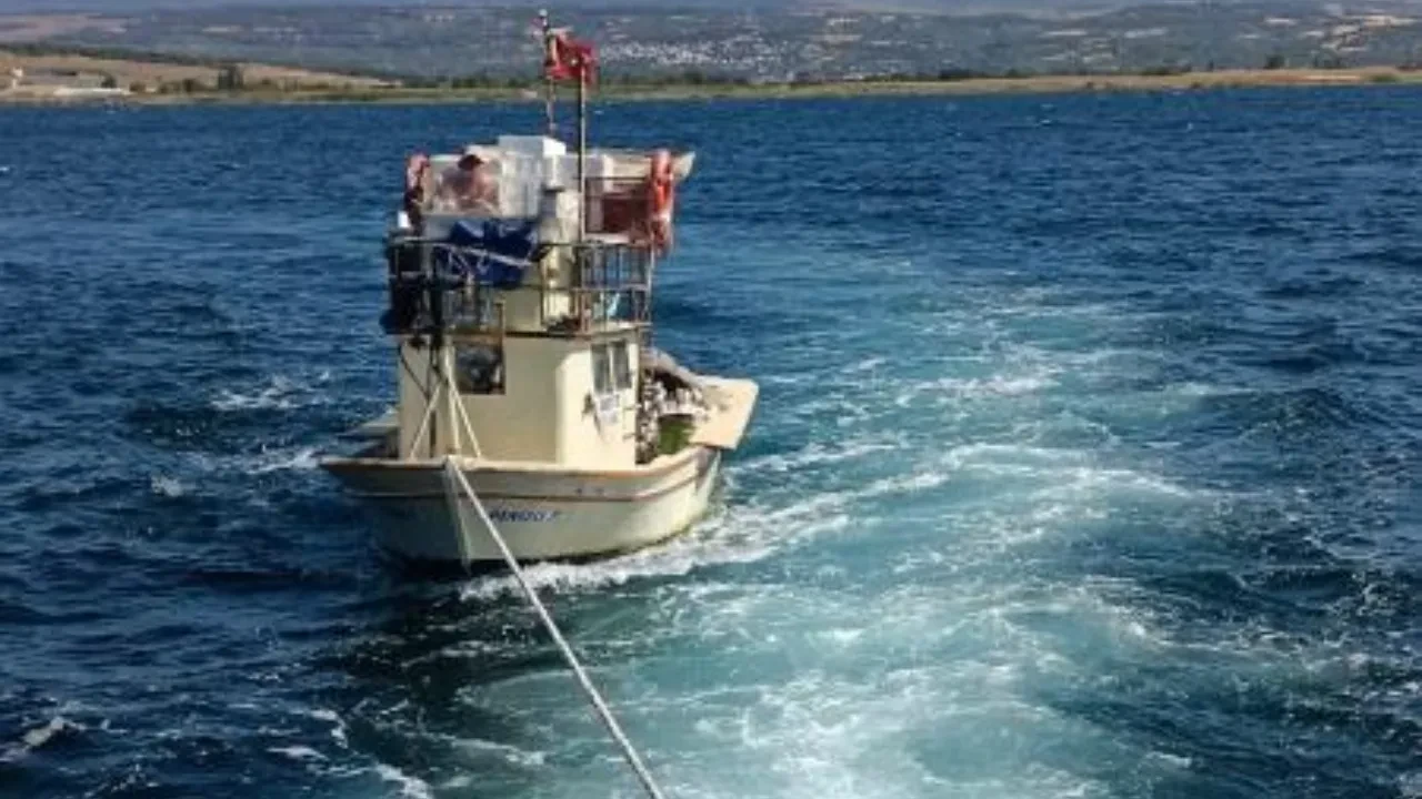 Çanakkale Boğazı'nda makine arızası yapan tekneden sevindiren haber!