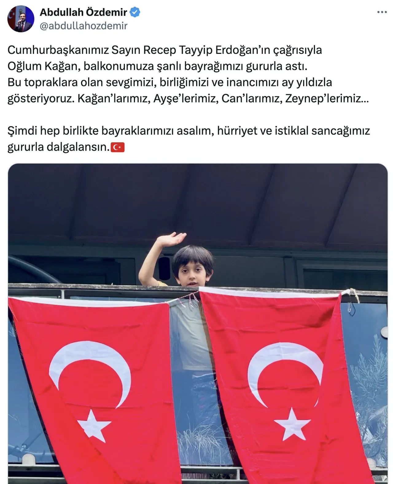 Cumhurbaşkanı Erdoğan'ın bayrak çağrısına İstanbul'dan cevap