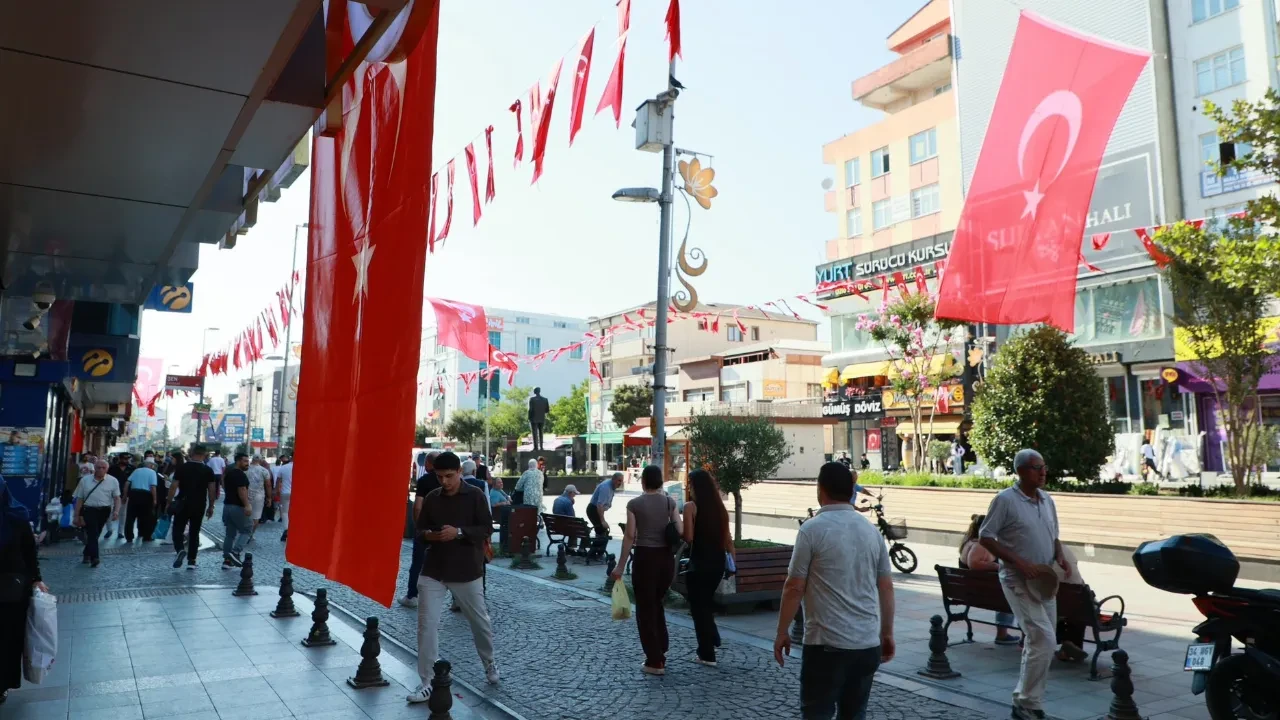 Cumhurbaşkanı Erdoğan'ın çağrısına Sultanbeyli'den güçlü destek: Her yer Ay Yıldız