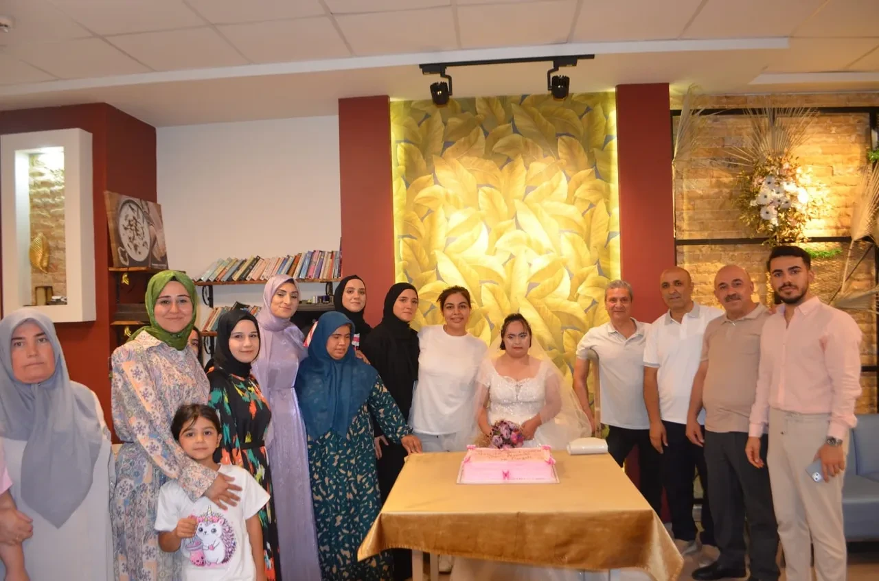 Down sendromlu Nisan Nur, annesine "Gelinlik giymek istiyorum" dedi, hayali gerçek oldu