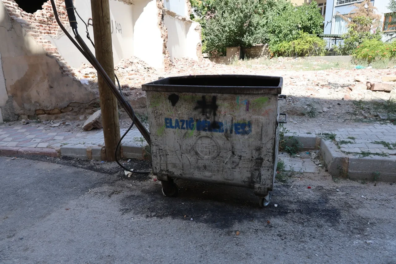 Elazığ'da korkunç olay! Mahalleli fark etti! Vicdansız anne evde doğurduğu bebeğini çöpe attı!