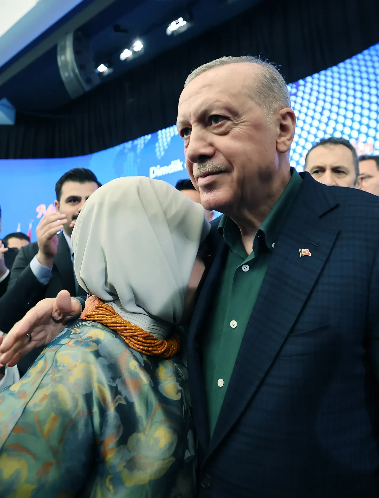 Emine Erdoğan gözyaşlarını tutamadı! Tarihi konuşmada tarihi anlar!