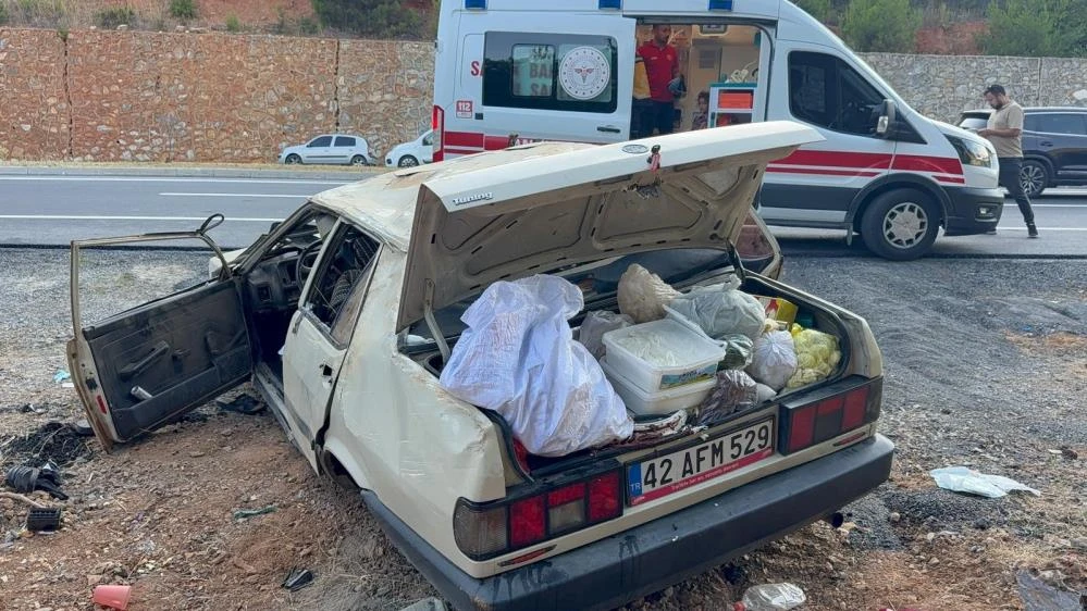 Antalya'da Tofaş takla attı, 5 kişi yaralandı!