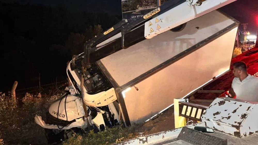 Muğla’nın Milas ilçesinde korkunç kamyon kazası