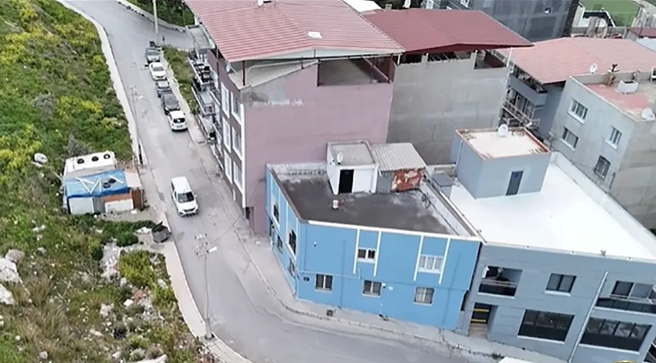 İzmir'de 95 adrese şafak vakti operasyonu: 133 gözaltı