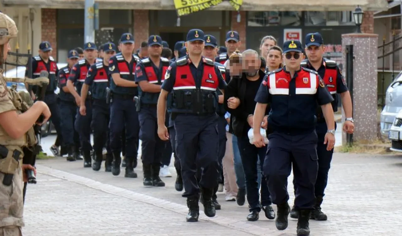 Sakarya'da büyük operasyon! Çetenin 1.2 milyar TL'lik mal varlığına el konuldu