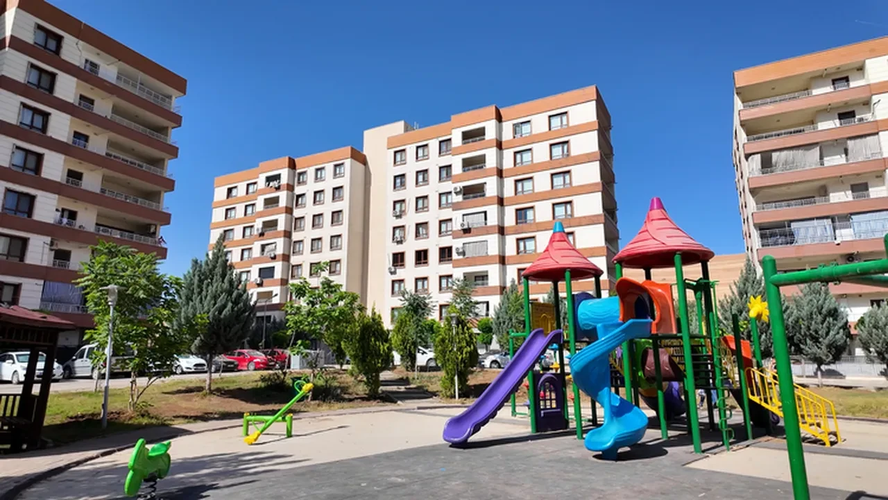 TOKİ Haziran ayında 11 ilde 3 bin 731 konutu hak sahiplerine teslim etti