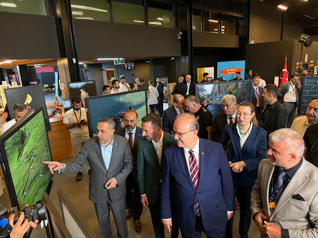 Van Kültür Yolu Festivali sanatla kapılarını açtı: 300 etkinlik, 9 günlük şölen!