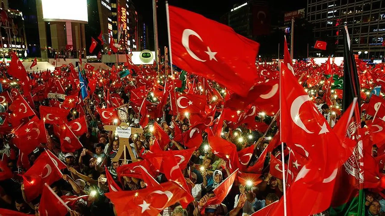 15 Temmuz noterler açık mı? Bu yıl salı gününe denk geliyor