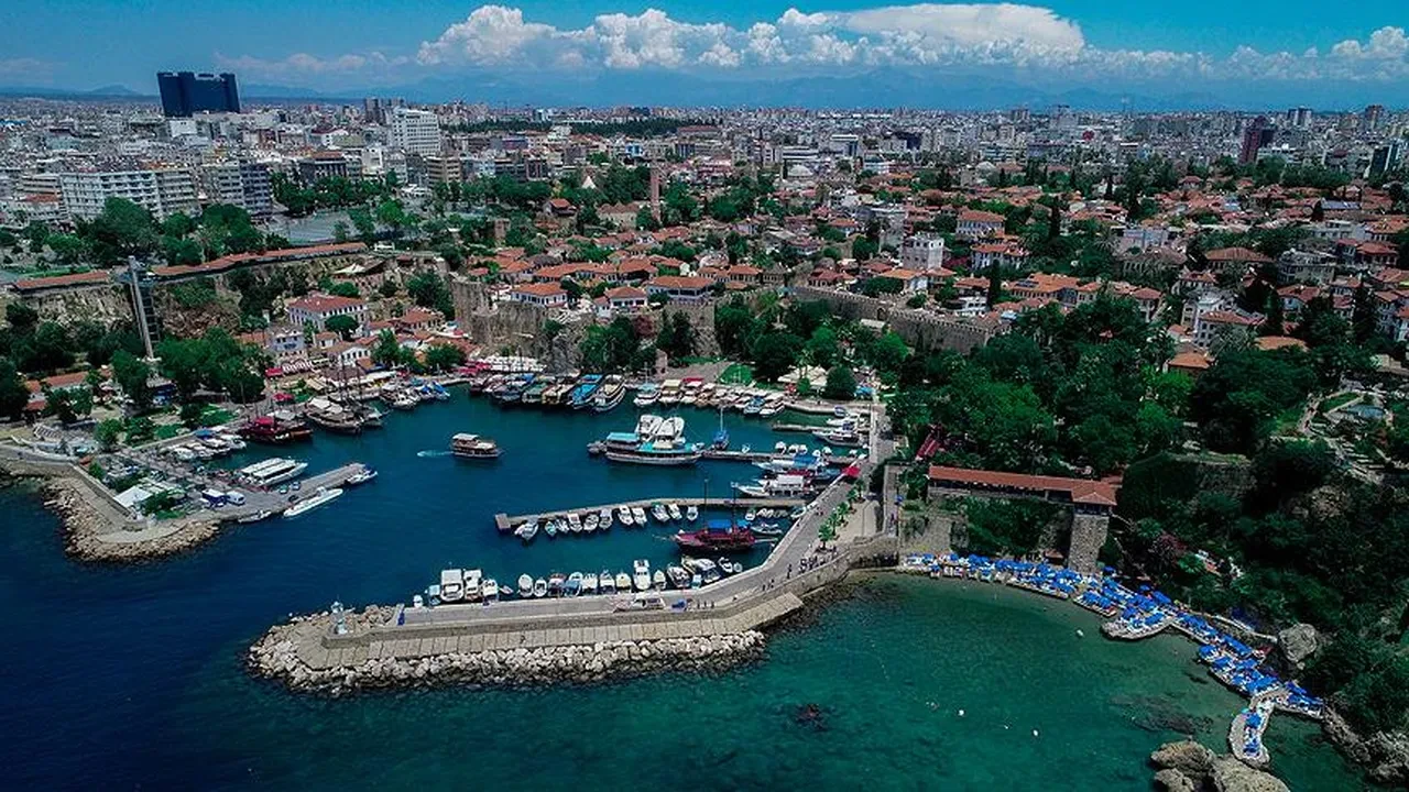 Bakan Kacır açıkladı: Antalya'ya güçlü yatırım desteği