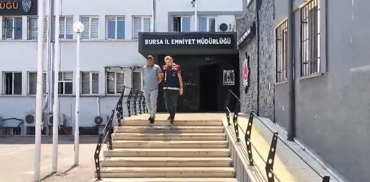 Böyle dolandırıcılık görülmedi! Kaymakamlık önünde tören bile yaptı: Tam vali olacaktı... 