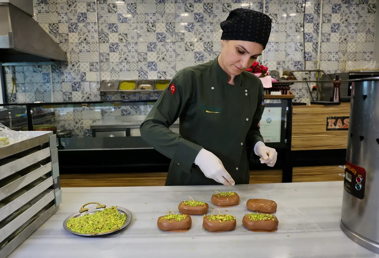 Bu dondurmanın kilosu bin lira! Sıcak havada yok satıyor