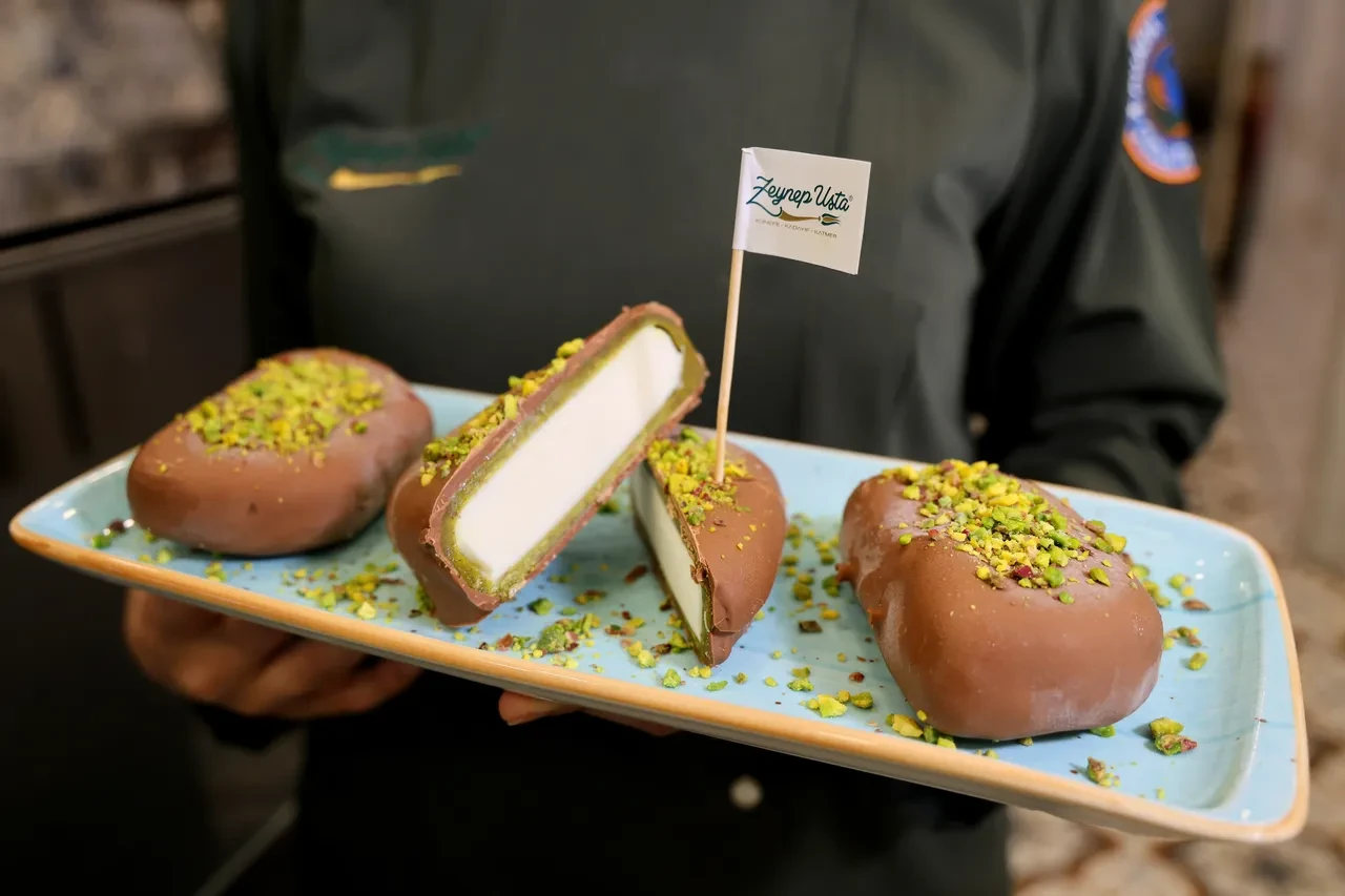 Bu dondurmanın kilosu bin lira! Sıcak havada yok satıyor