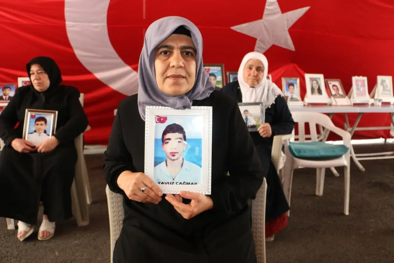 Diyarbakır anneleri PKK'nın silah bırakmasından memnun