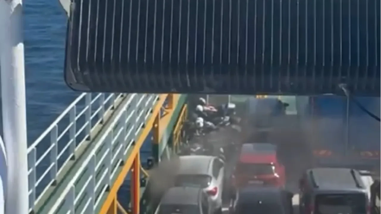 Feribotta can pazarı: 200 yolcu tahliye ediliyor