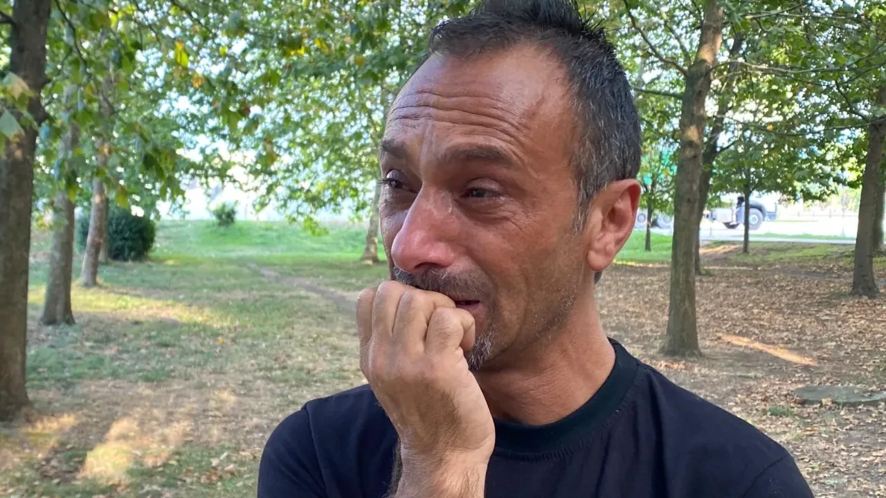 Gözündeki yaş bir an olsun dinmiyor! Her yerde onu arıyor: Bulana 10 bin TL ödül