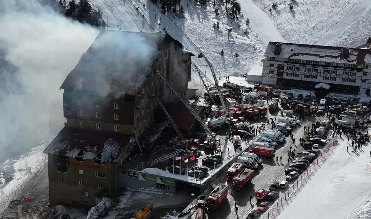 Grand Kartal davasında tepki çeken görüntüler! Otel müdürü sadece ailesini kurtarmış