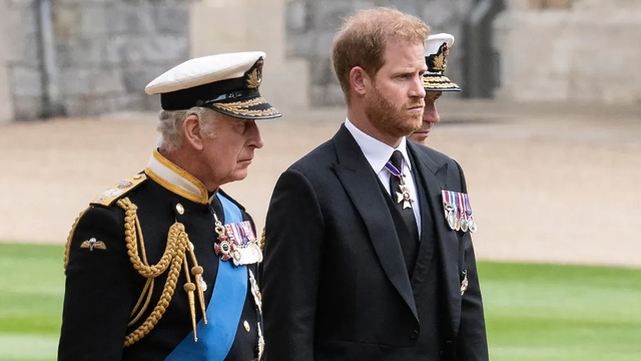 İngiltere Kraliyet Ailesi'nde gizli barış görüşmeleri: Kral Charles ve oğlu Prens Harry için ilk adım