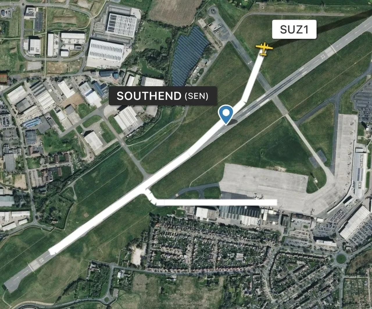 İngiltere'de uçak düştü: Yere çakılarak alev topuna döndü!