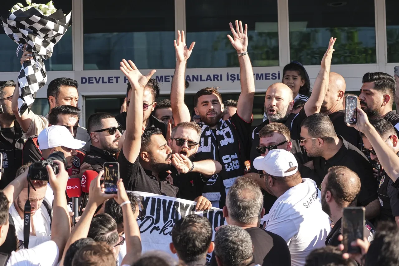 Orkun Kökçü çocukluk hayali Beşiktaş için bu kulüpleri reddetti