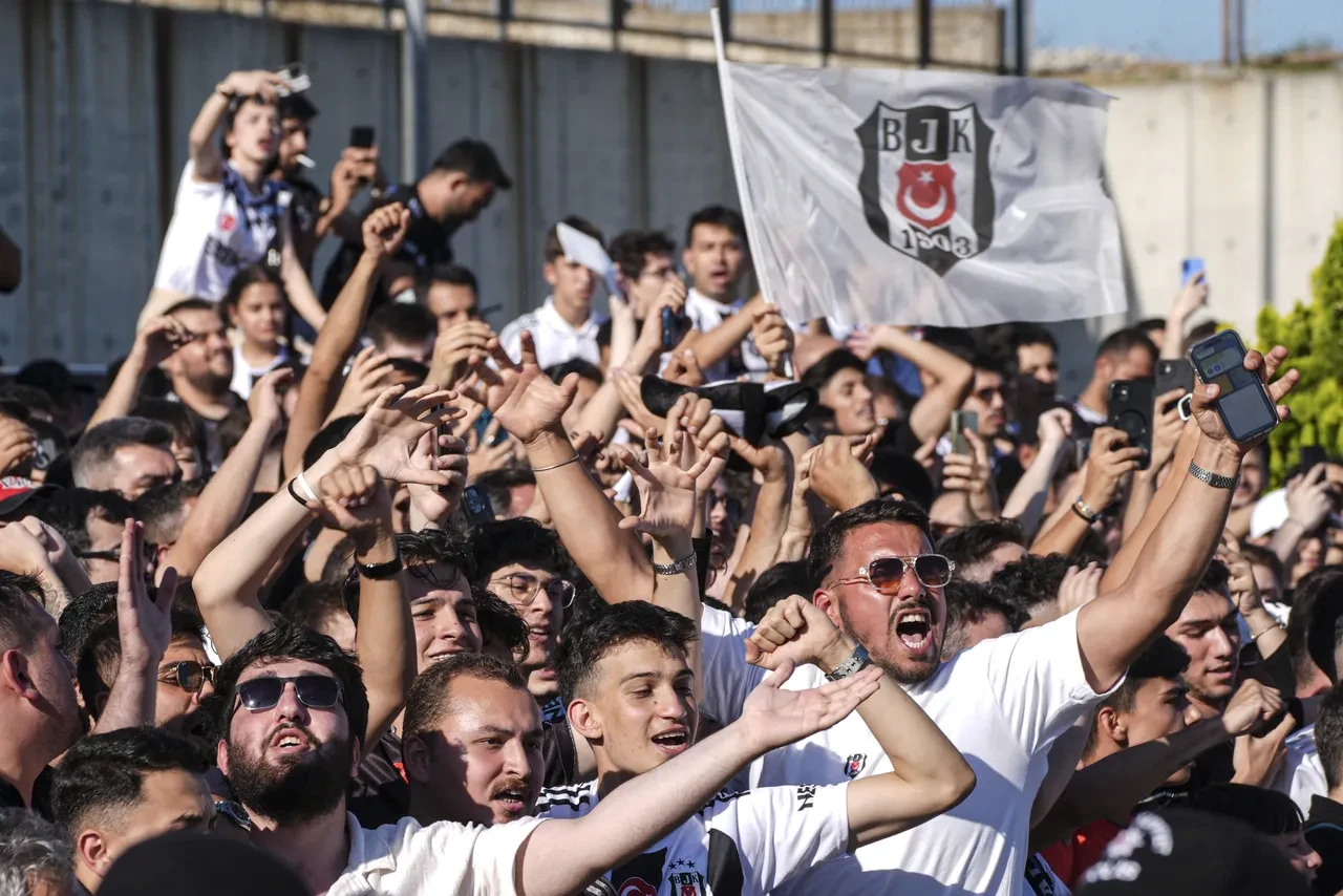 Orkun Kökçü çocukluk hayali Beşiktaş için bu kulüpleri reddetti