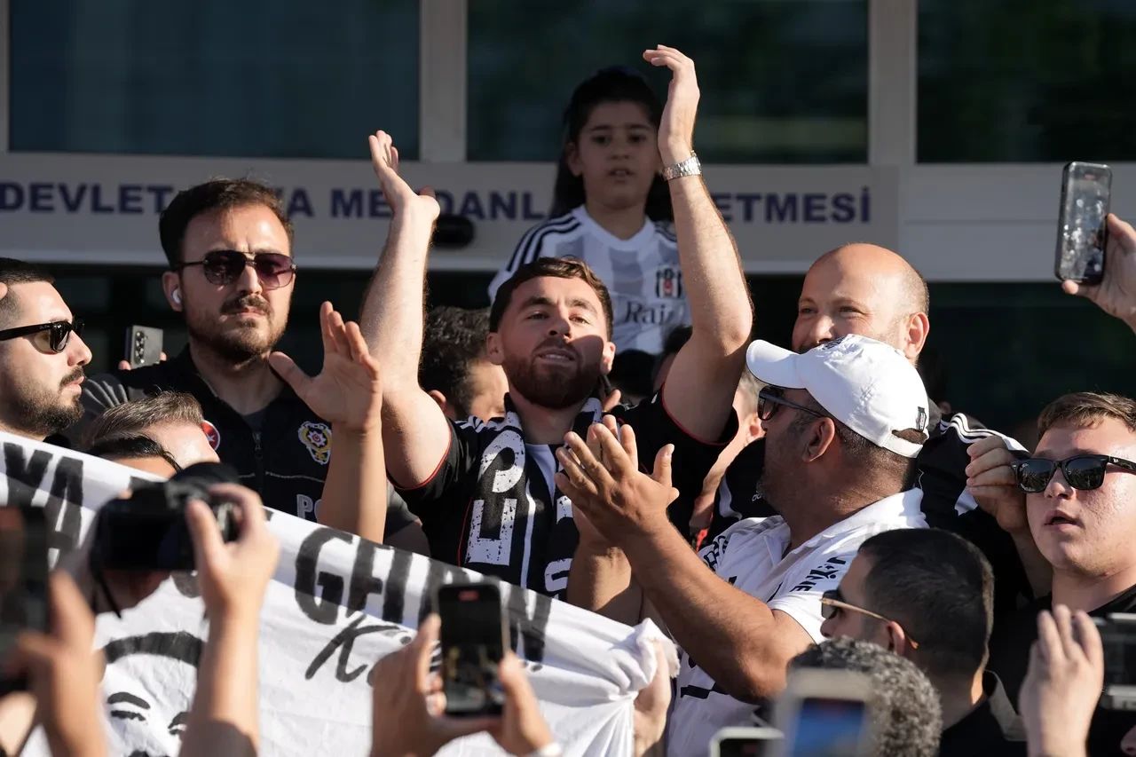 Orkun Kökçü çocukluk hayali Beşiktaş için bu kulüpleri reddetti