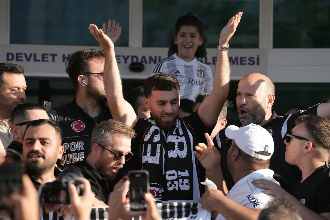 Orkun Kökçü çocukluk hayali Beşiktaş için bu kulüpleri reddetti